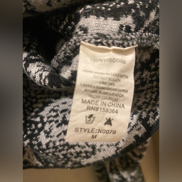 ‼️Snakeskin Cropped Hoodie Set‼️ - Picture 4 of 11